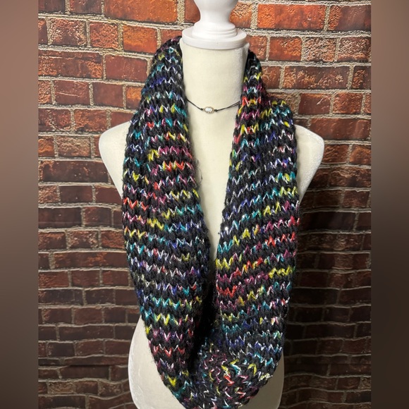 Chunky Knit Infinity Scarf - Picture 3 of 4